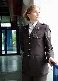 Die Uniform symbolisiert die Funktion ihres Tr�gers und dessen Zugeh�rigkeit